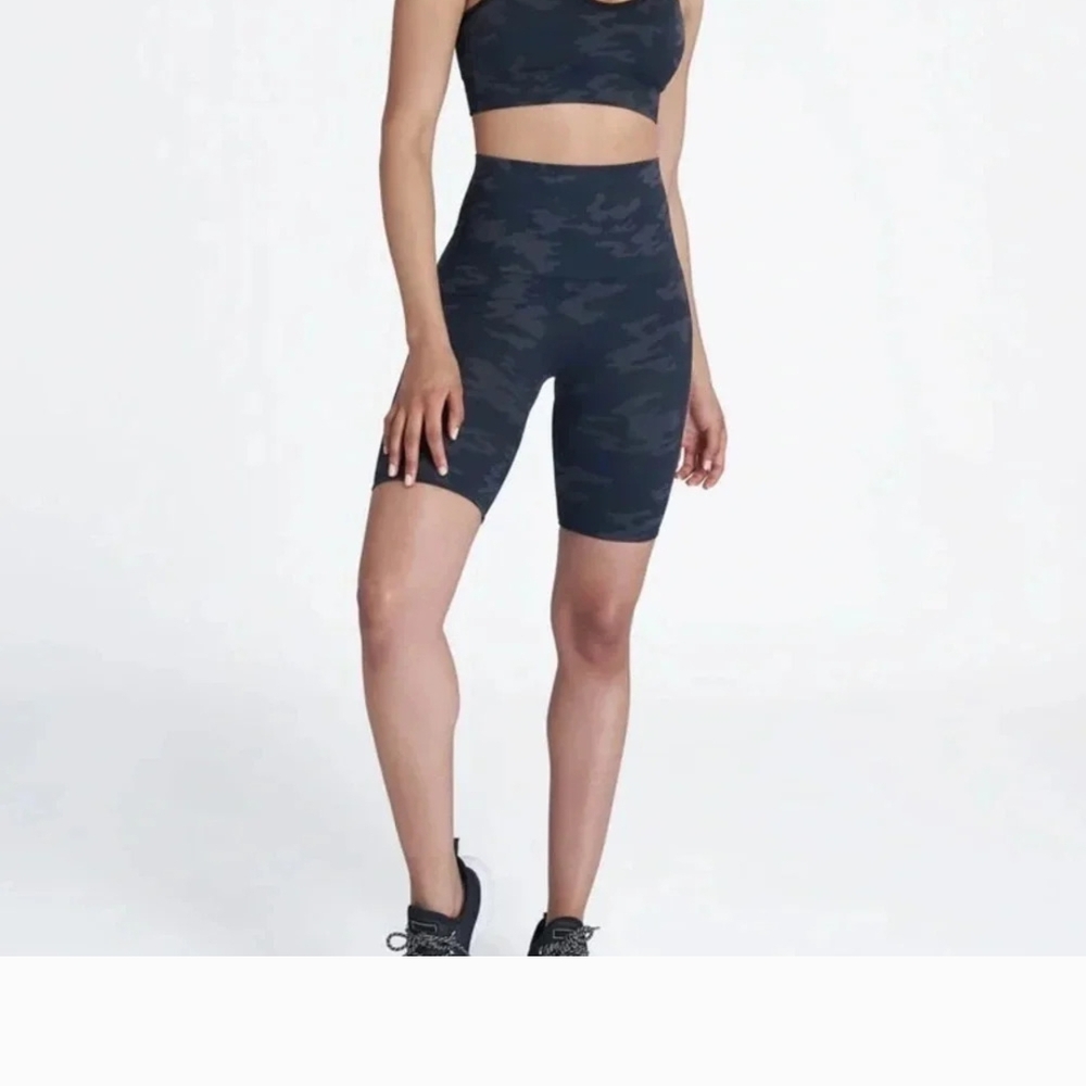 SPANX Camo Bike Shorts High-Waisted Compression Sz Medium Excel Used Cond Yoga